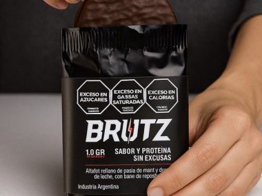 MOMs ALFAJOR BRUTZ NEGRO CON PASTA DE MANI