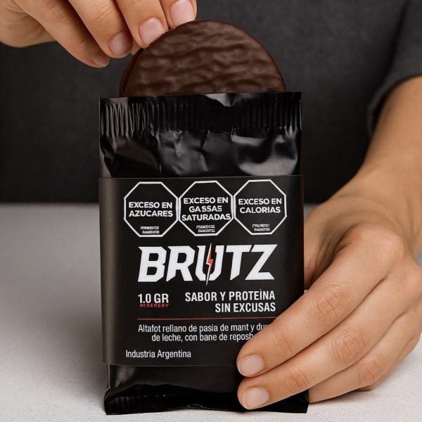 MOMs ALFAJOR BRUTZ NEGRO CON PASTA DE MANI